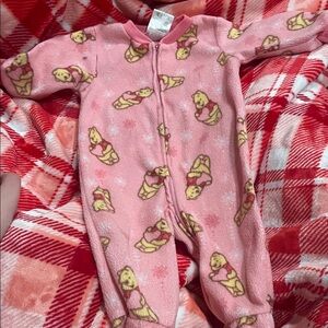 B58 Y2K Fleece 1pc Footie— Pink Snow/Heart Winnie the Pooh, PLAY 12months